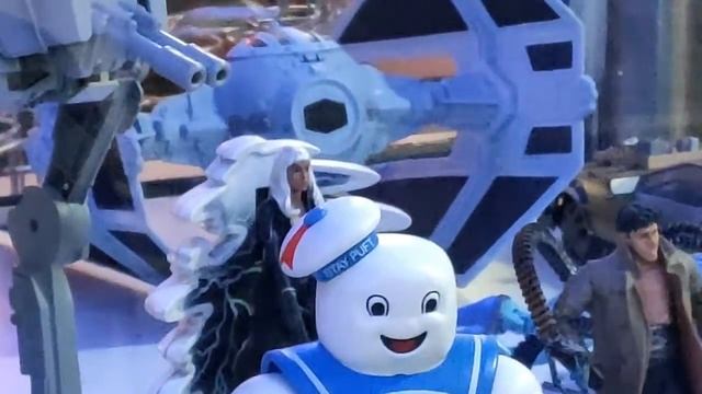 Figuras y naves Star Wars y peliculas 80's y 90's