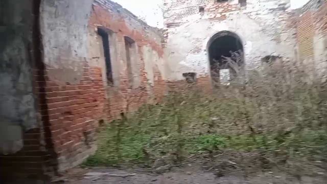 Заброшенная Церковь Воскресения Христова в Новгородском