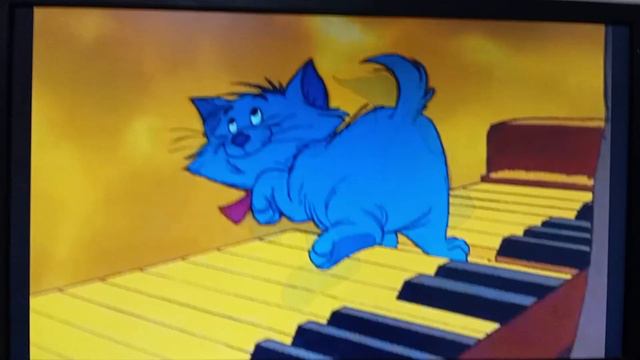 Не знал что придумать на новый год...А сегодня я смотрю Коты Аристократ и уже конец...🌲❄️🌲❄️🌲❄️🤗🤗🤗