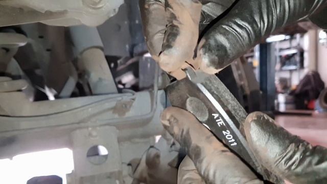 Cambio de Pastillas Freno Traseras Toyota Land Cruiser 2004 3.0D 1KD-FTV