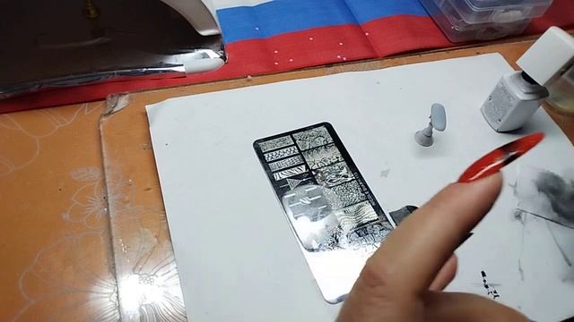 стемпинг с втиркой разного цвета.