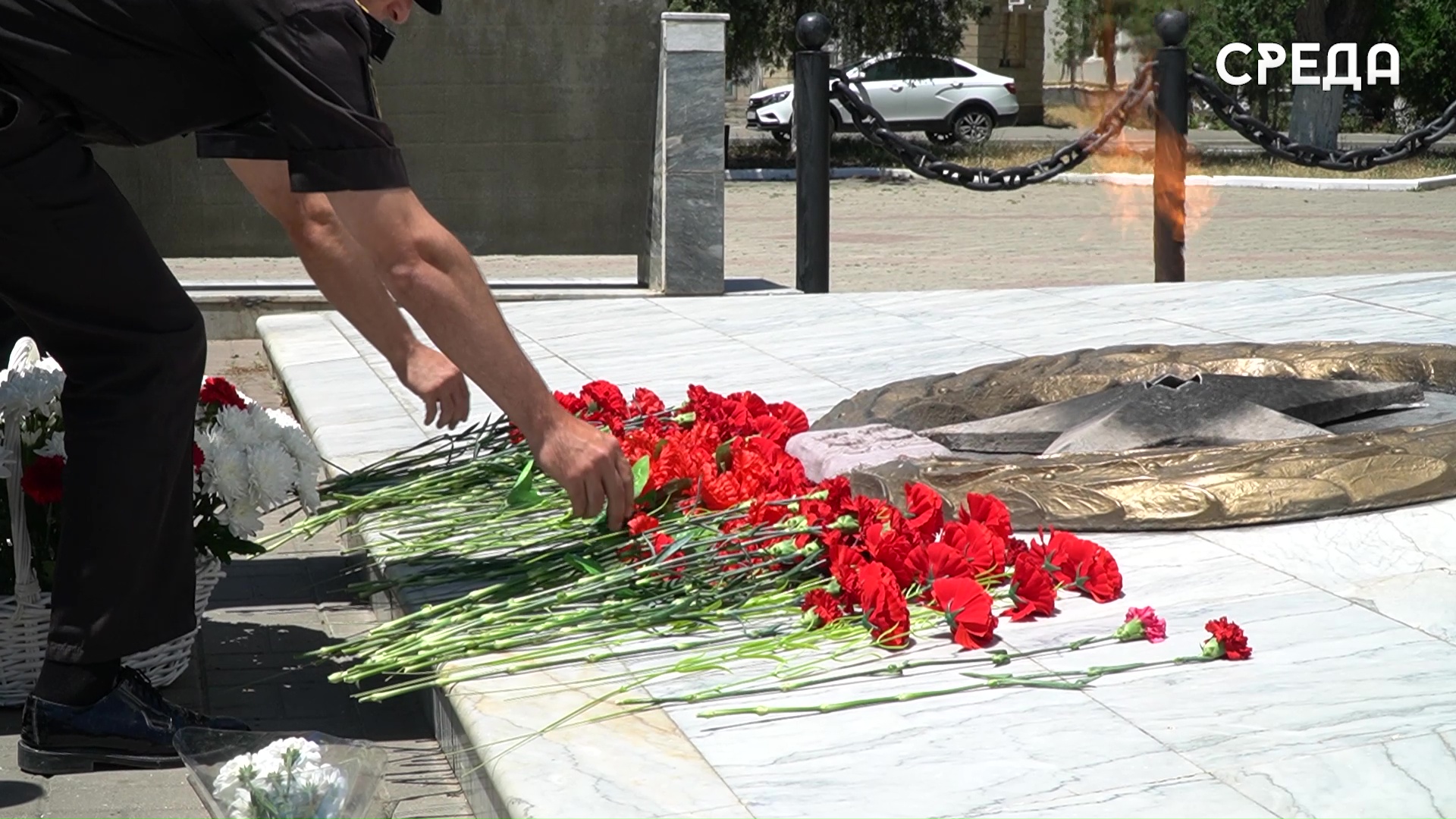 Представители администрации Каспийска почтили память погибших в годы ВОВ в День памяти и скорби