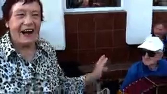 26.07.20 г. Гармонь. Очень хорошо поиграли и поплясали на рынке. Липецк.