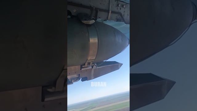 🇷🇺"Громокряк" Су-34 насыпает ФАбами с УМПК по позициям оппонента
🎧АЛИСА - Вот так