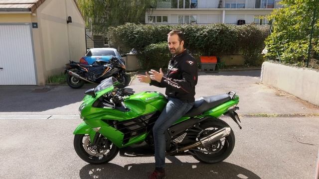 LA TUEUSE D'HAYABUSA? Essai Kawasaki ZZR 1400 - statique