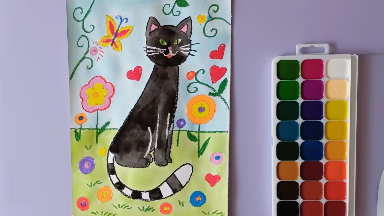 Черная кошка на полянке. Рисунок акварелью и масляной пастелью.