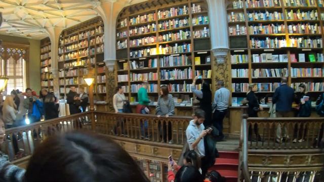 PORTO PORTUGAL LIVRARIA LELLO DEZ 2019 4k
