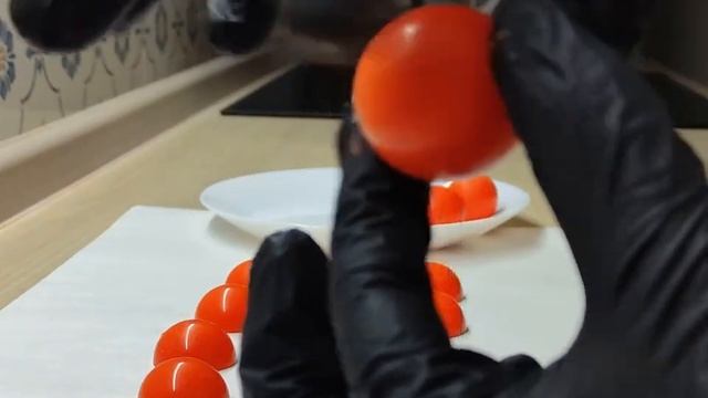 Cake decor. Red delicious chocolate balls. Шоколадные шары для декора торта