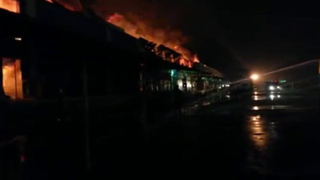 В Алматинской области произошел крупный пожар на складе временного хранения