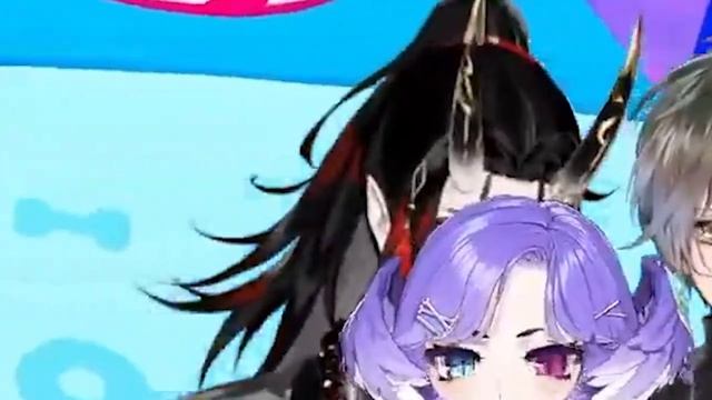 Vox and Selen compare their PP sizes