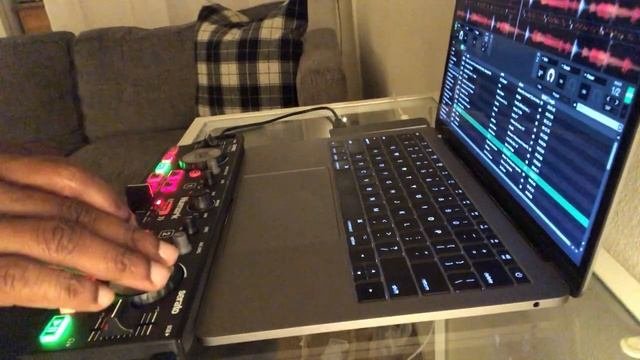 Numark DJ2GO2 Touch ScratchBeat Juggle