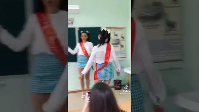 близняшки в тик ток