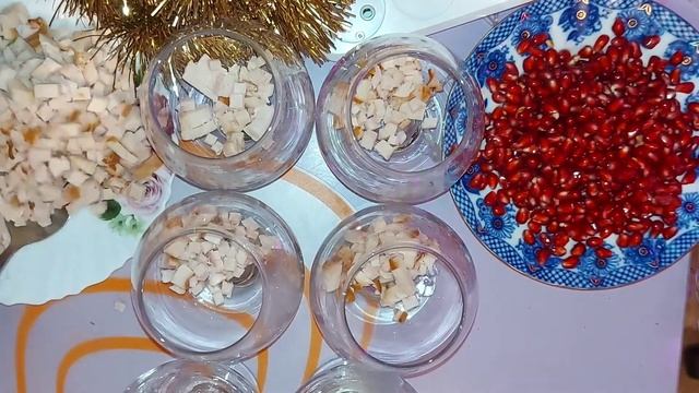 Новогодний салат с гранатом в фужерах/Готовлю на новый год, Рождество и на день всех влюбленных