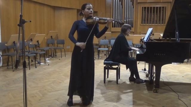 Joanna Ruseva - Violin: Paganini Kreisler - La Campanella