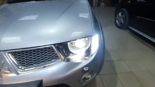 Mitsubishi L200. Классика выбора: Биксеноновые линзы верх и низ. Реализация ДХО в секцию поворотник