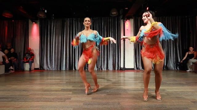 JOANA et TINA ABOU JALAD, 'Tumba La Cana' (salsa), 'Baila Con Gusto', 4 janvier 2024.