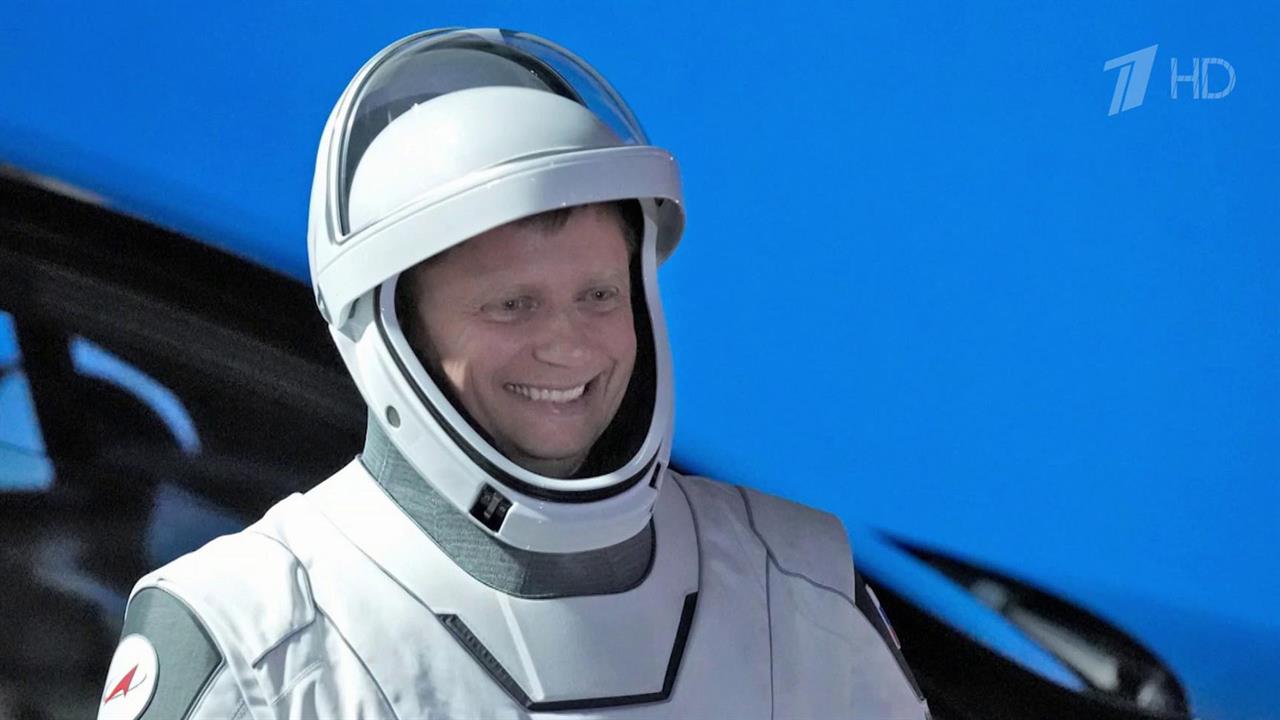 Российский космонавт Александр Гребенкин отправился на МКС на корабле Crew Dragon