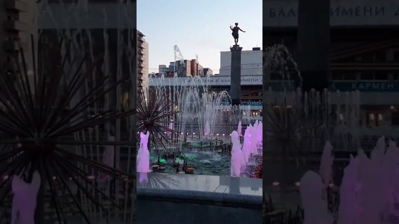 Фонтан у театра  имени Дмитрия Хворостовского