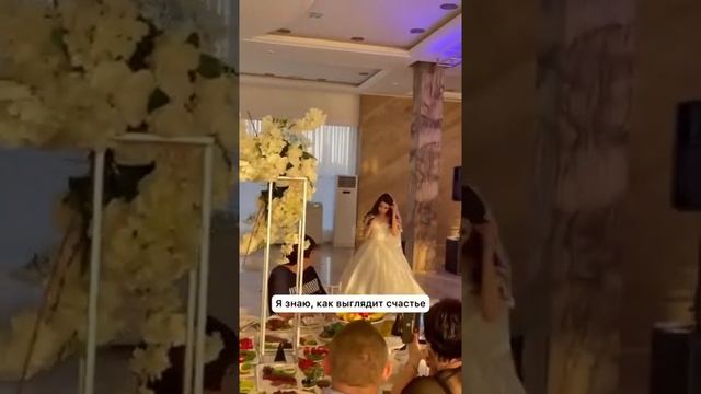 Невеста читает стих родителям на свадьбе _ маме и папе _ поздравление.mp4