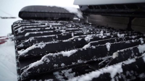 I GIGANTI DELLA NEVE - Gatti della neve sulla mitica pista Saslong, in Val Gardena - ICARUS ULTRA
