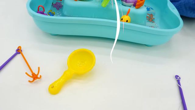 Ловим рыбку в Бассейне! – Видео для малышей Дада игрушки - Весёлая игра рыбалка для детей