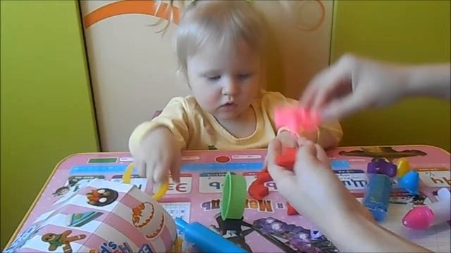 Лепим тортики и прянечного человечка Пластилин Play Doh