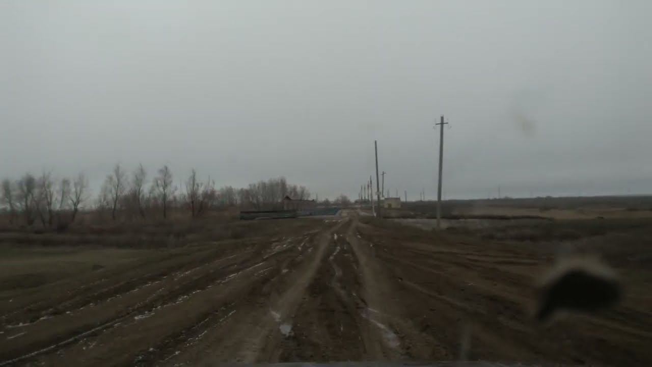 По бездорожью в окрестностях Черемушек (Питерский район).