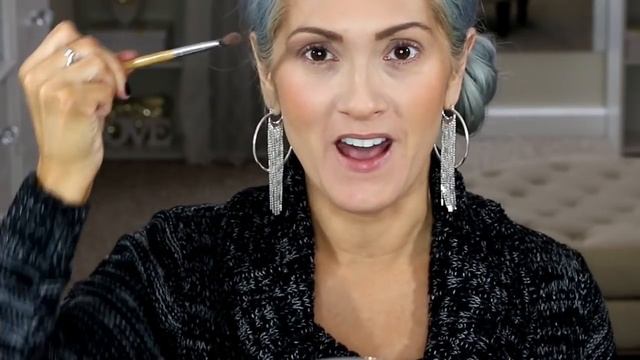 MAKEUP FOR GRAY SILVER HAIR + Giveaway!
