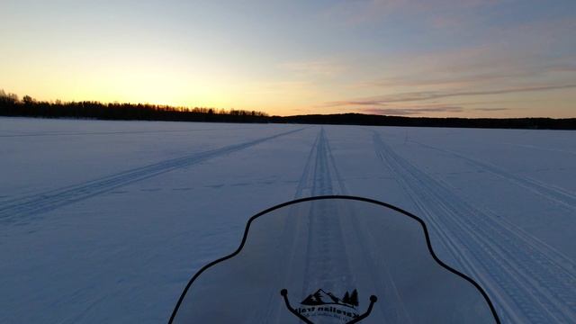 Еду в закат Немного покатался на снегоходе Arctic cat