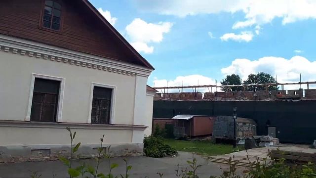 Новгород, София. Ремонт стены.