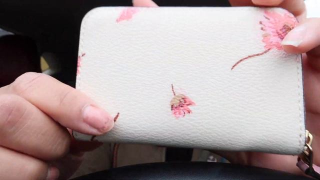 COACH SOHO BAG !!!! WHAT FITS ON THIS CLASSIC BAG !!??????OMG !!