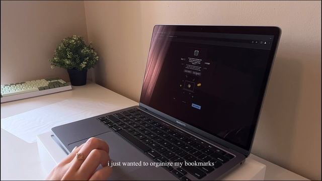 M2 macbook pro [unboxing]  (space grey, 8 gb) | aesthetic set-up + accessories | air vs. pro schoo