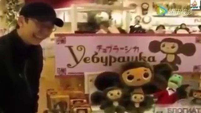 Не знаю кто монтировал, но это гениальный ролик! Песня-реклама Китайской УЙХни про Россию! УГАР!