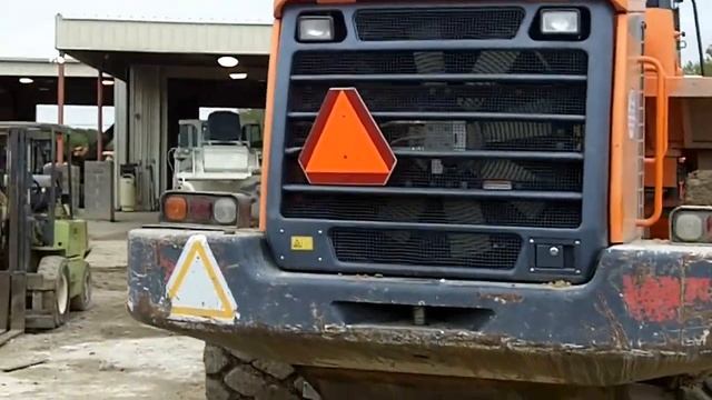 Doosan DL 400 Wheel Loader with forks and bucket (Highway Wheel Loader)