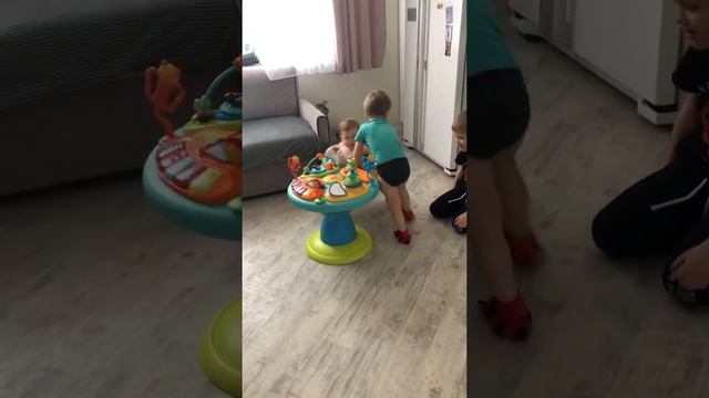 Ходунки-игровой центр Bright Starts