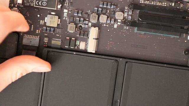 Ich probiere ein MacBook Air 2014 zu reparieren