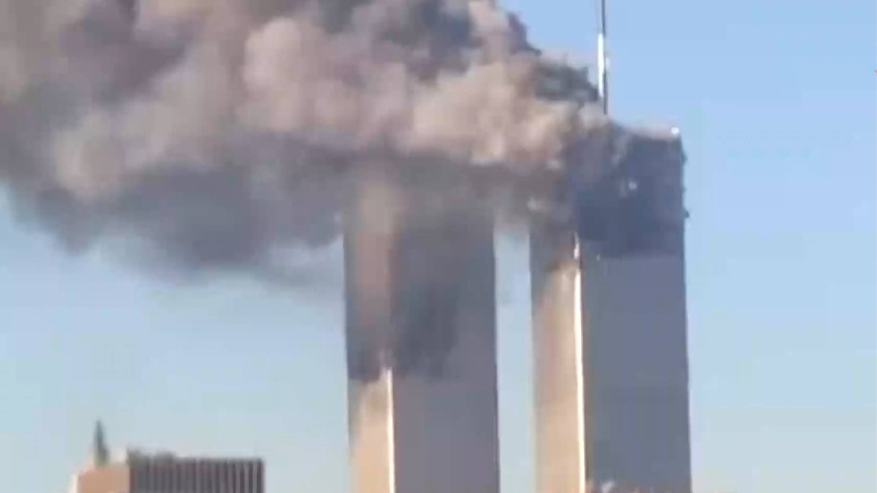 Появилось новое видео обрушения башен-близнецов в США при теракте 11 сентября.