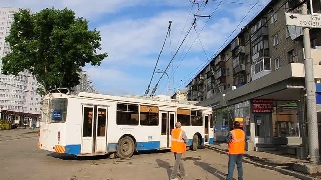 крутой разворот троллейбуса на Щорса, Екатеринбург