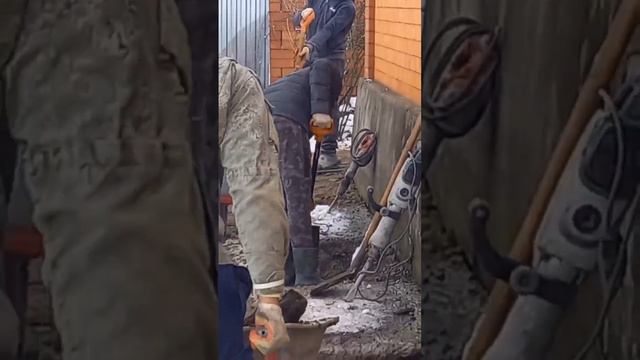 Дали дому вторую жизнь,укрепив фундамент! 89284419679