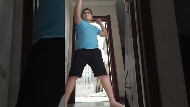 как сдать на бело-желтый пояс в тхэквондо!!!!! такого нет в ютубе  именно токого