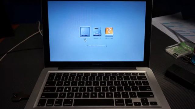 Apple MacBook Pro boot drive selection for clean OS X installation