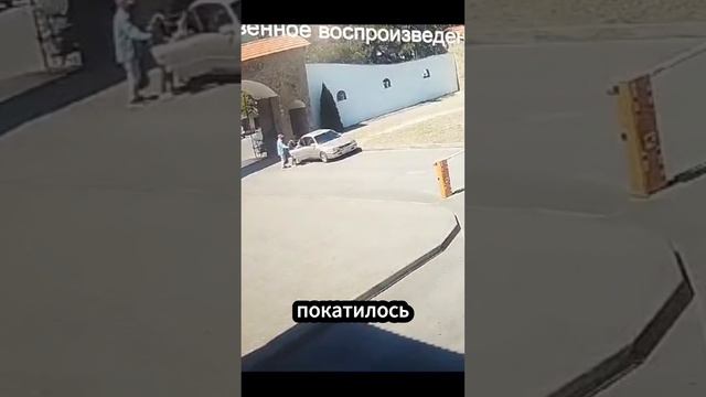 Колесо от КамАЗа сбило женщину и мужчину в Краснодарском крае.