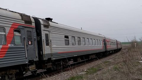VID_20240403_142820.mp4.  ТЭП70БС - 066 с пассажирским поездом.