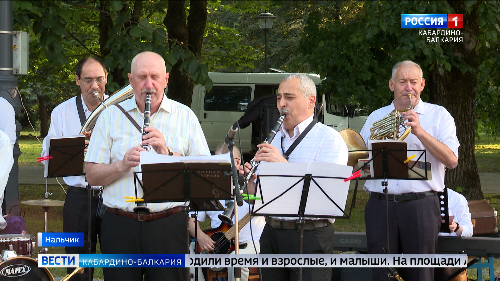 На площади Согласия в Нальчике выступал эстрадно-духовой оркестр
