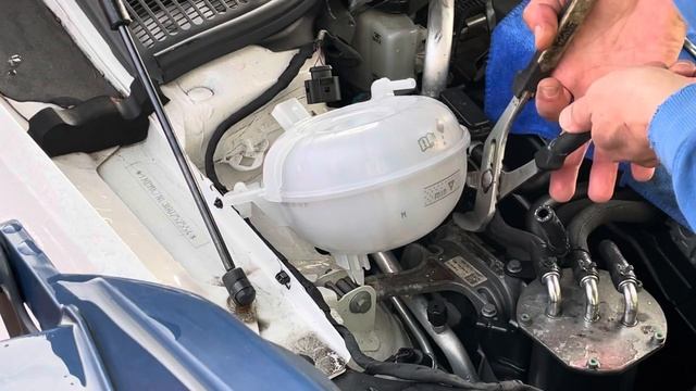 Skoda Octavia vrs Silica bag replacement Skoda.Vw quick easy fix coolant reservoir expansion tank