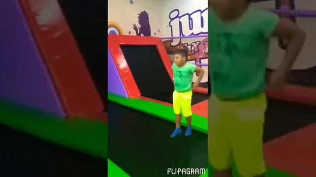 Сальто на батуте