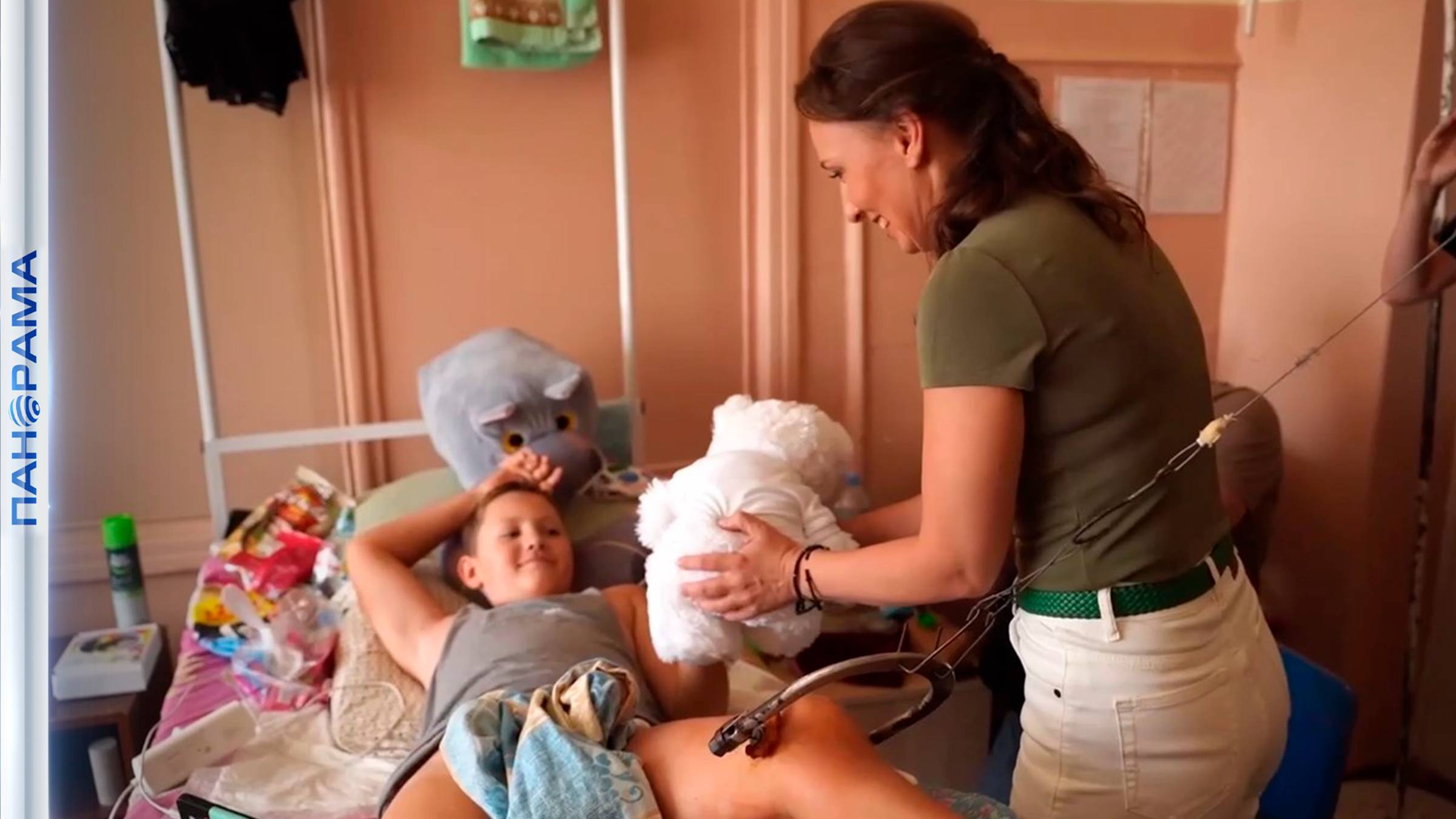 Анна Кузнецова в Донбассе! Она исполнила мечту раненой девочки и передала оборудование для госпиталя
