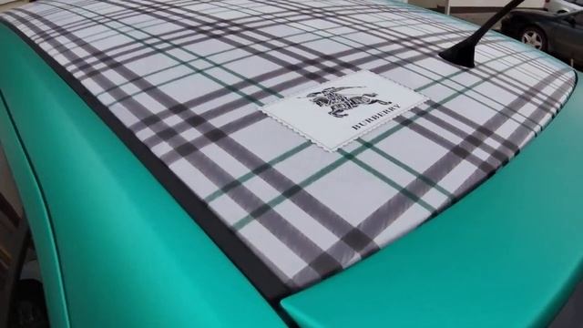 Произвели оклейку крыши в Burberry