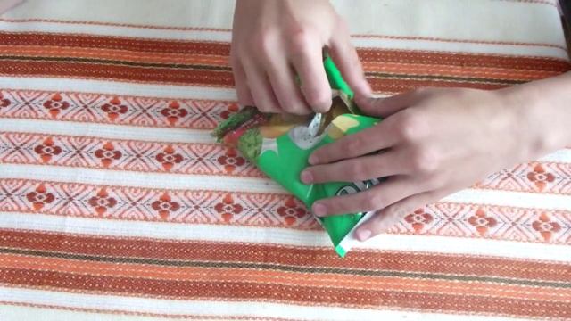Как надо открывать чипсы!!!