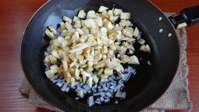 Баклажаны запеченные с сыром и орехами